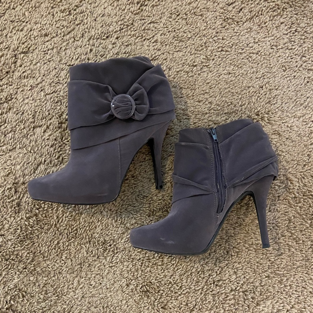 CHARLOTTERUSSE grey booties size 8